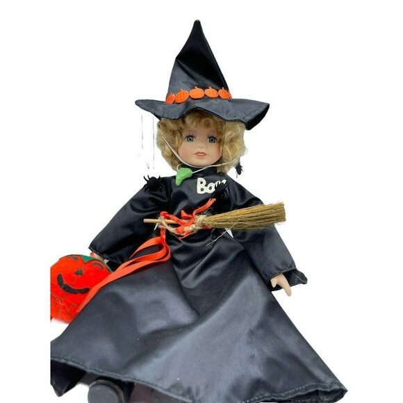 Porcelain Halloween Witch Boo Doll W/Broom Jackolantern Pumpkin Black Spider Hat - Picture 7 of 7